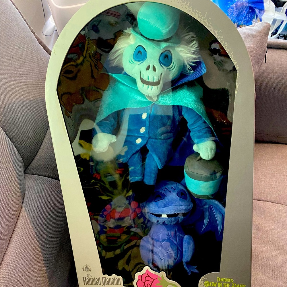 Haunted Mansion Hatbox Ghost Limited Edition Plush